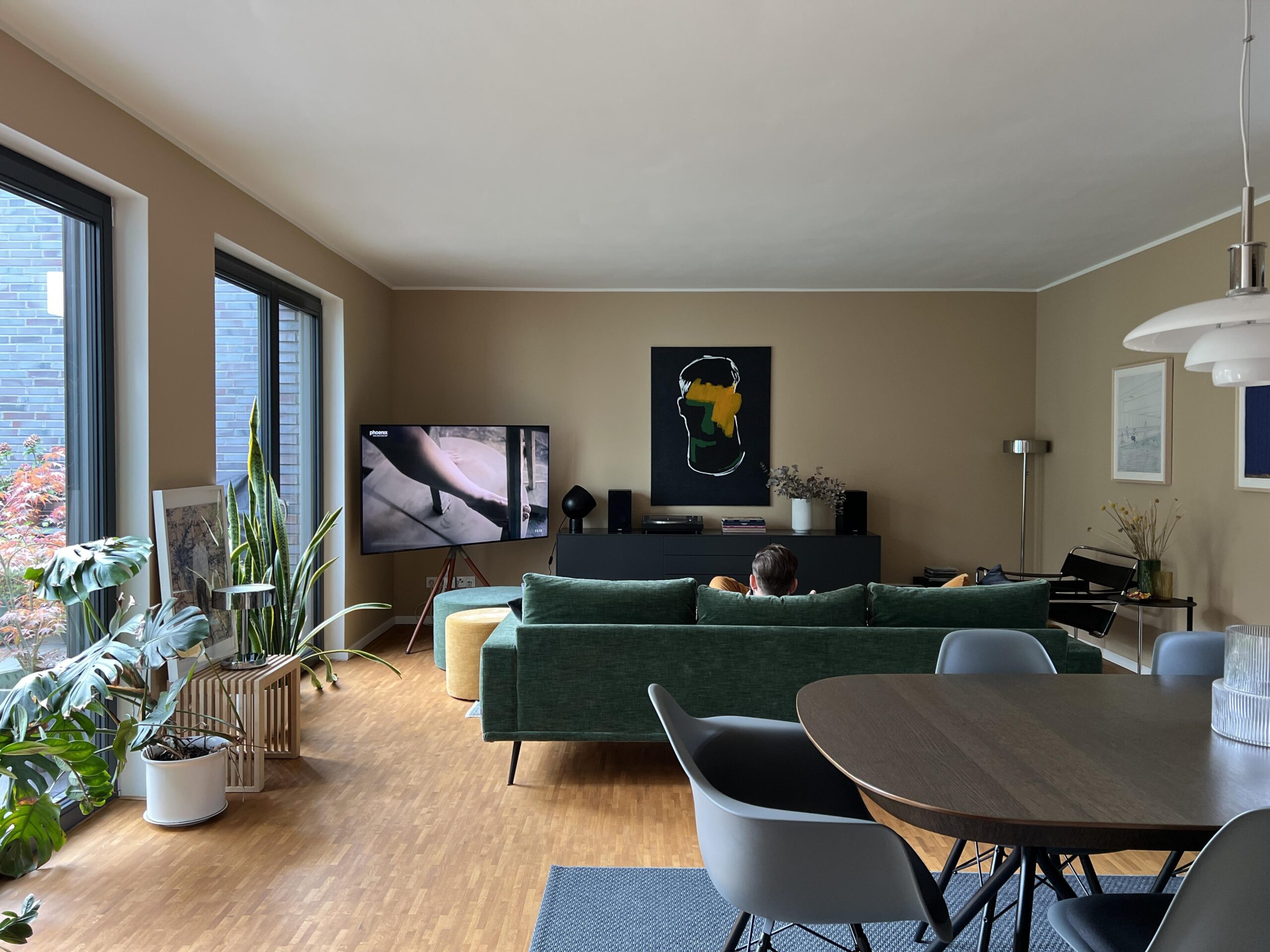 which-positioning-of-the-sofa-fits-the-room-better-v0-ok3qu39zzlff1